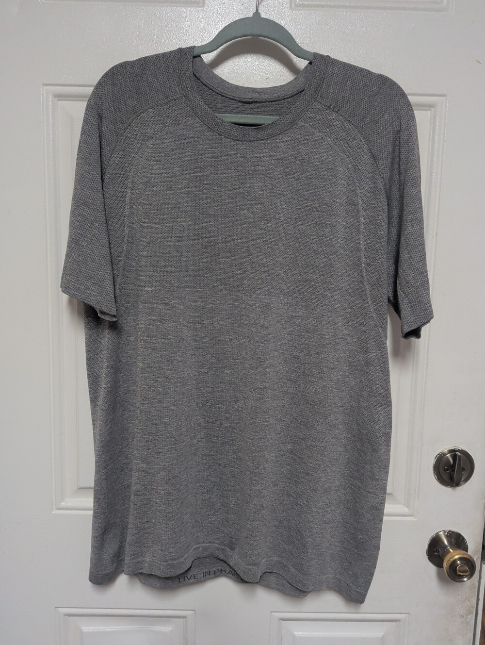 Lululemon Live In Practice Men's Short Sleeve Grey Shirt Size XL